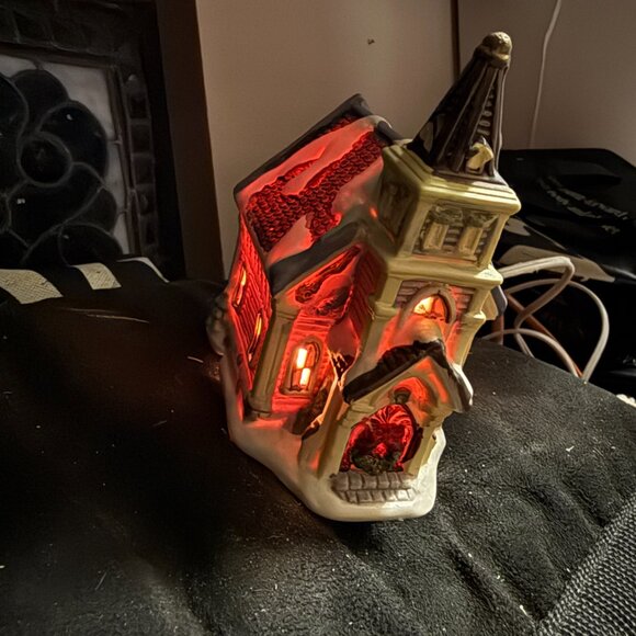 2 Christmas Village Pieces, Church & Train Station - Picture 4 of 9